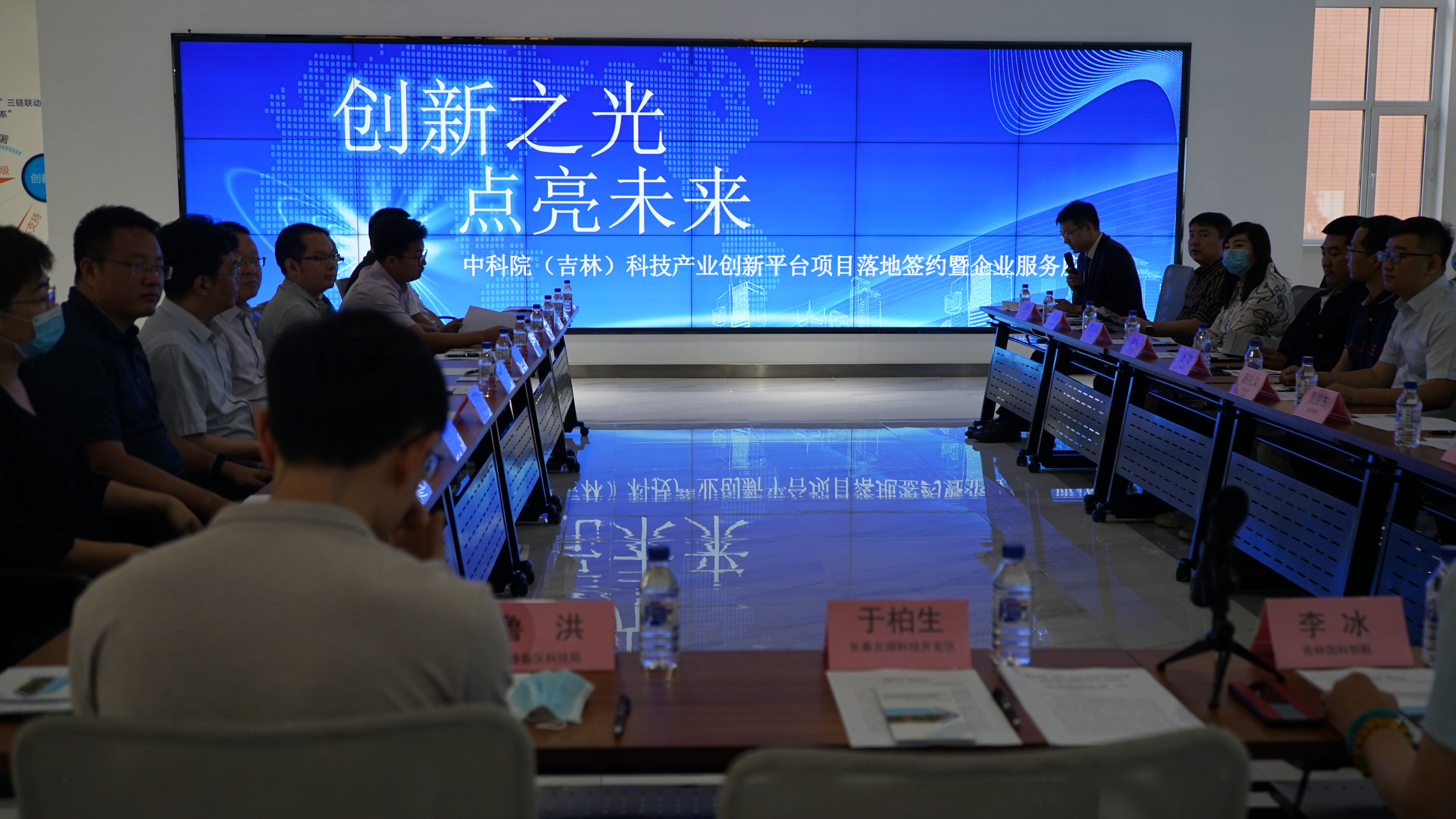 用科技創(chuàng)新之光，點(diǎn)亮未來之路